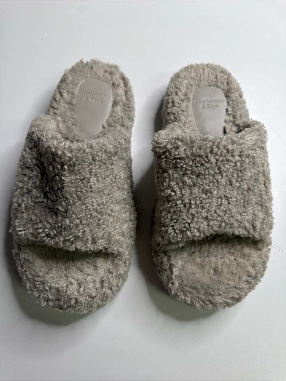 Abercrombie & Fitch Cream Plush Shearling Slide
